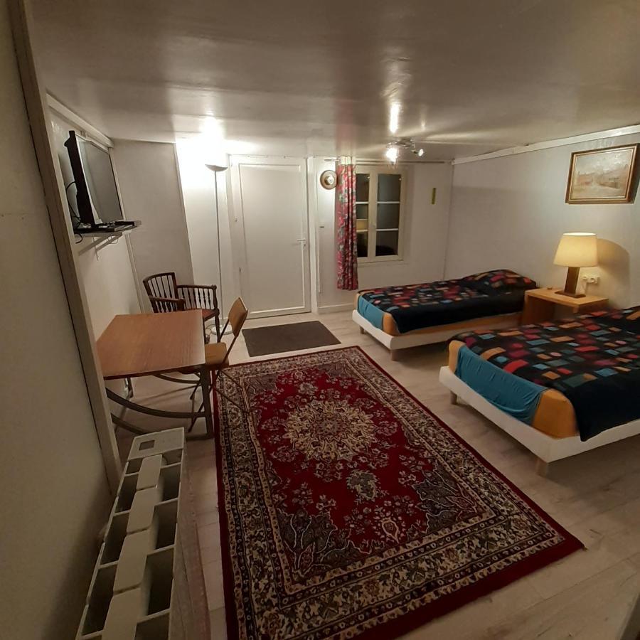 Chambres D'Hotes Gobillon Мантенон Екстериор снимка