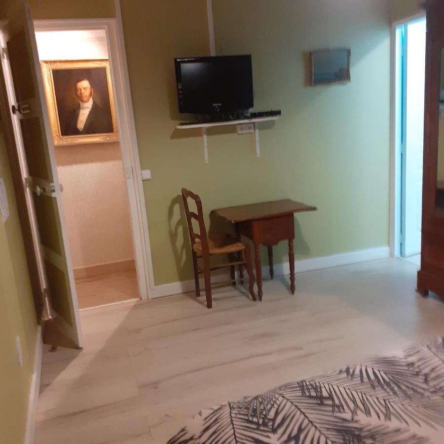 Chambres D'Hotes Gobillon Мантенон Екстериор снимка